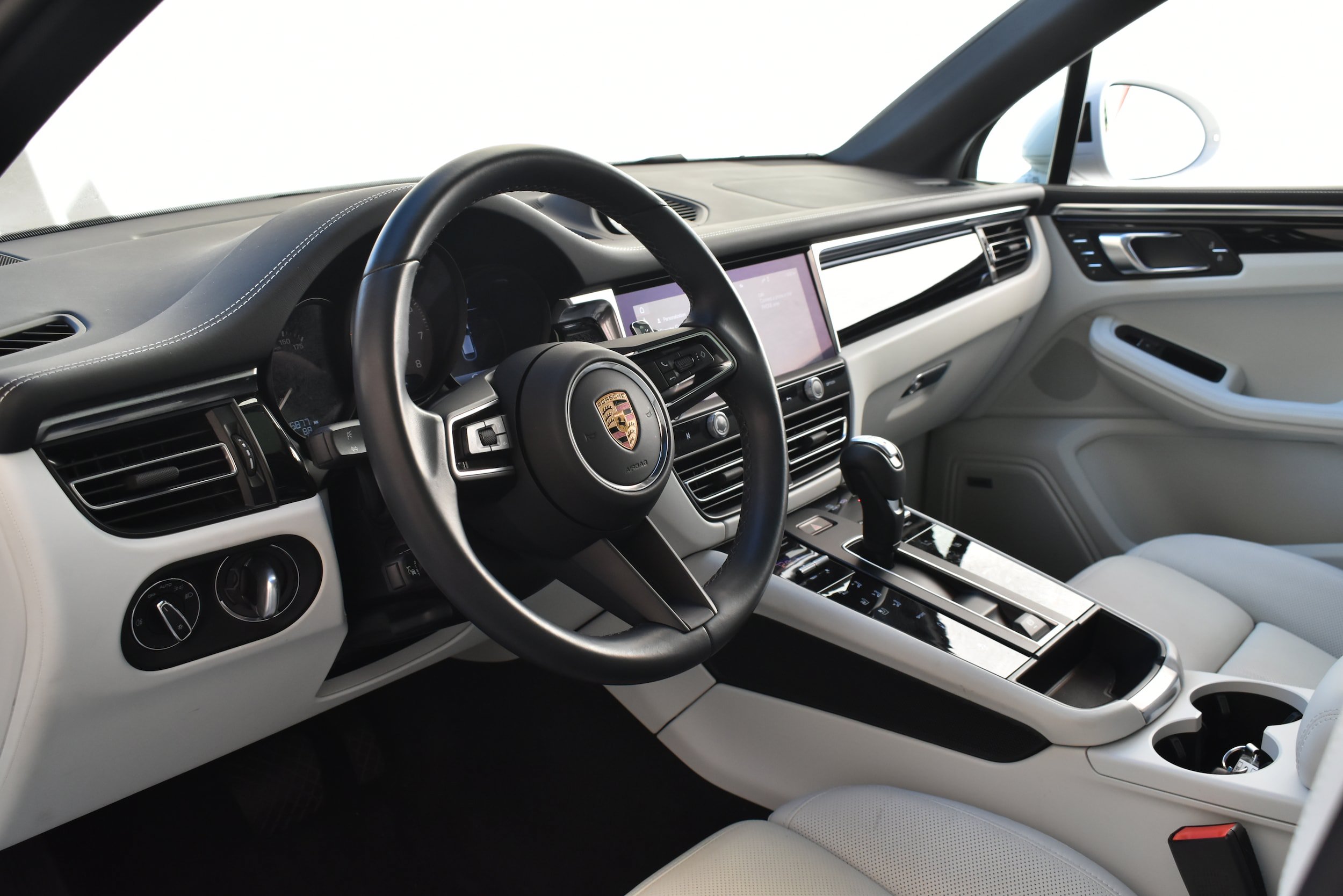 Used 2023 Porsche Macan S AWD/4WD image 15