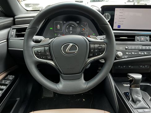 Used 2025 Lexus ES 300h w/ Premium Package FWD image 33