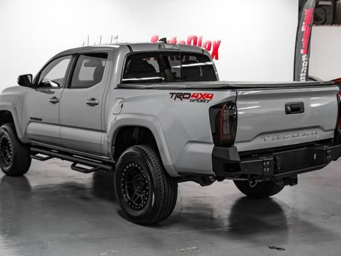 Used 2021 Toyota Tacoma TRD Sport AWD/4WD image 9