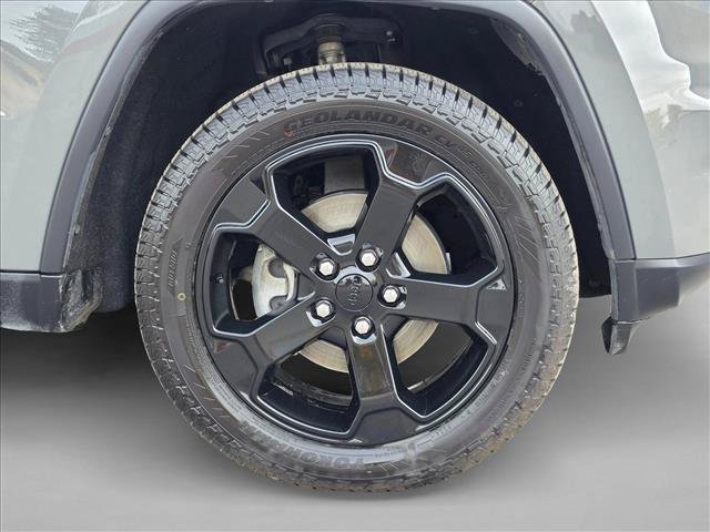 Used 2019 Jeep Grand Cherokee Laredo AWD/4WD image 9