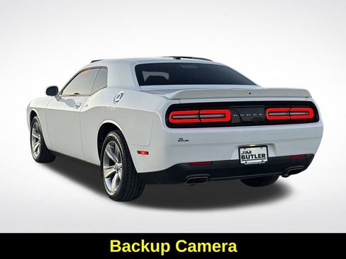 Used 2018 Dodge Challenger SXT image 4
