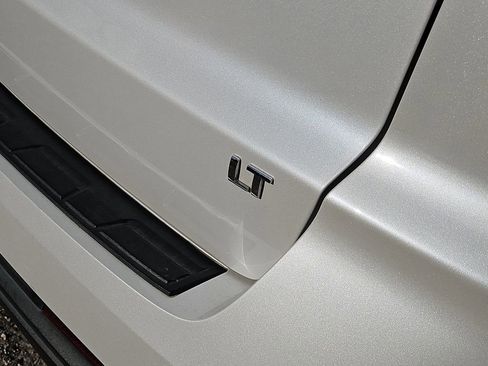 Used 2017 Chevrolet Traverse LT w/ Style and Technology Package FWD image 7