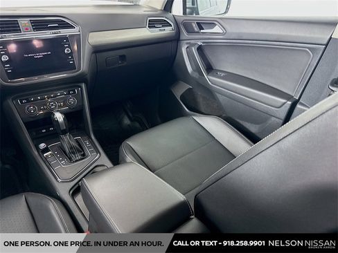 Used 2021 Volkswagen Tiguan SE image 22