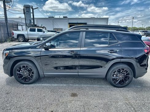 Used 2023 GMC Terrain SLE w/ Driver Convenience Package FWD image 2