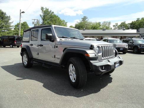 Used 2019 Jeep Wrangler Unlimited Sport S AWD/4WD image 3
