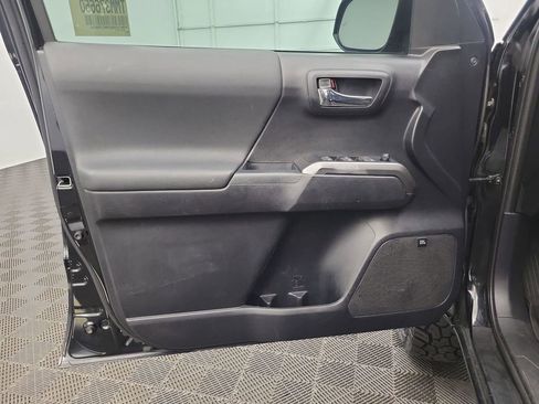 Used 2021 Toyota Tacoma TRD Off-Road image 19