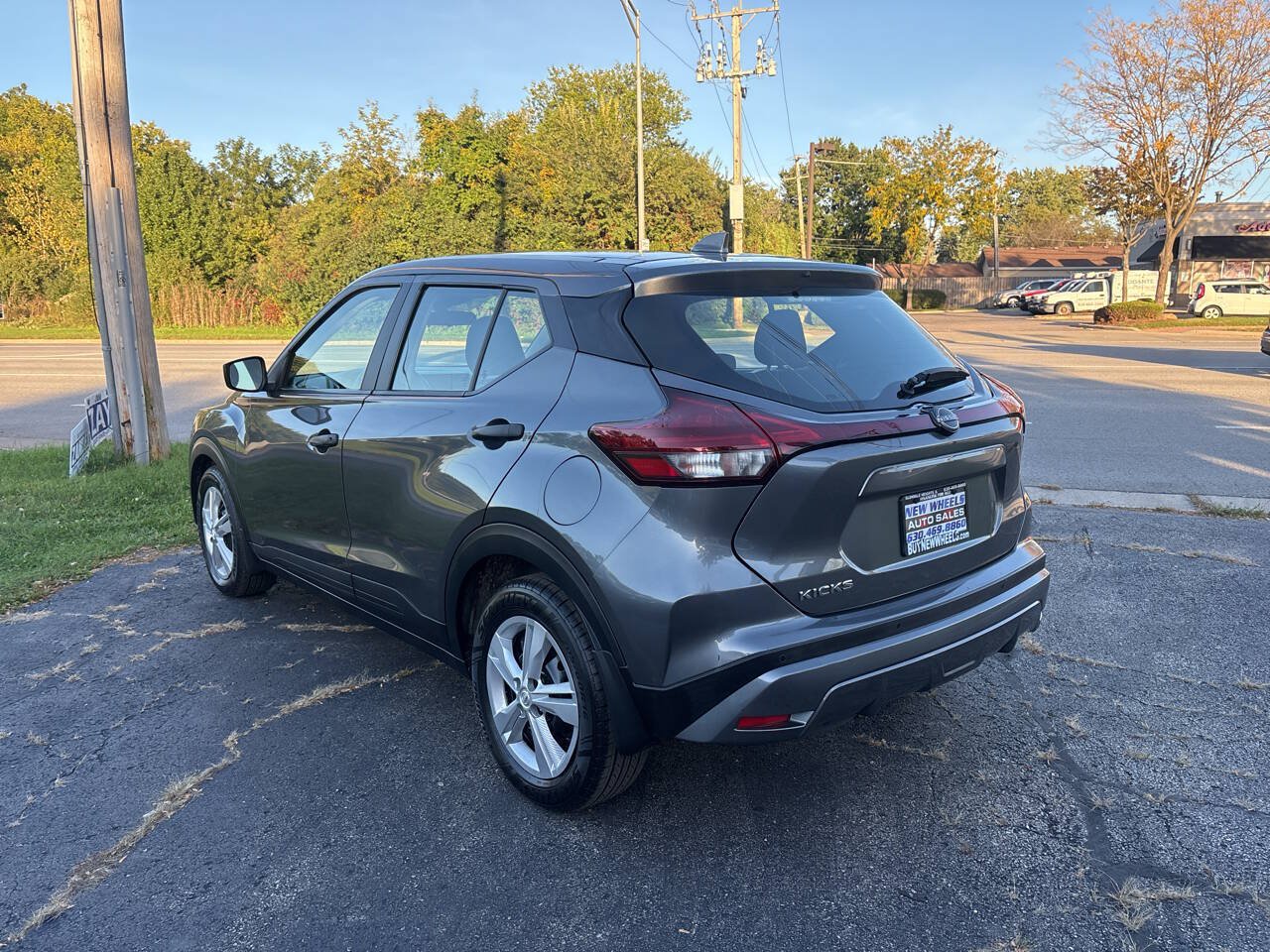 Used 2022 Nissan Kicks S FWD image 3