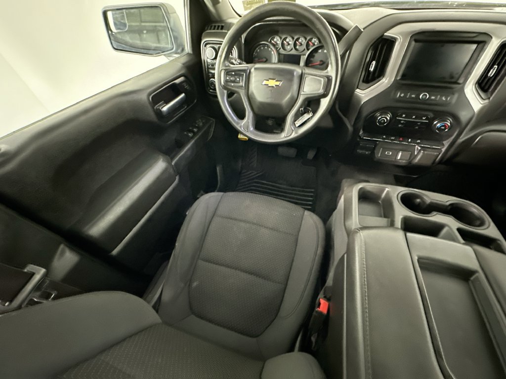 Used 2020 Chevrolet Silverado 1500 Custom w/ Custom Value Package AWD/4WD image 9