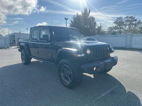 Used 2022 Jeep Gladiator Rubicon w/ Cold Weather Group image 3