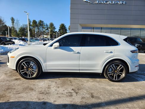 Used 2023 Porsche Cayenne Turbo image 5