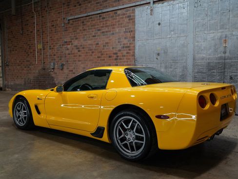 Used 2002 Chevrolet Corvette Z06 w/ Memory Pkg image 10