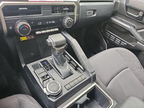 Used 2024 Toyota Tacoma SR5 AWD/4WD image 18