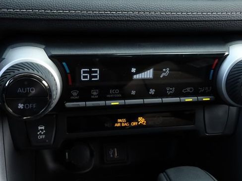 Used 2025 Toyota RAV4 XLE image 26