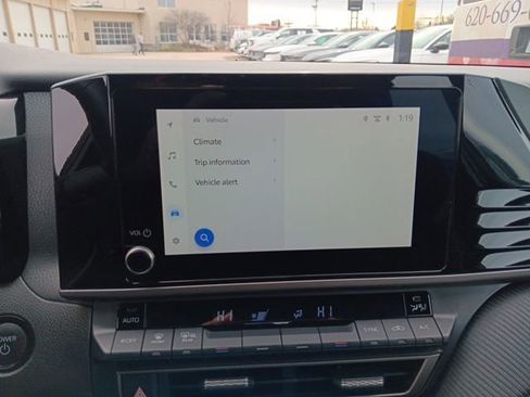 Used 2025 Toyota Camry SE image 19