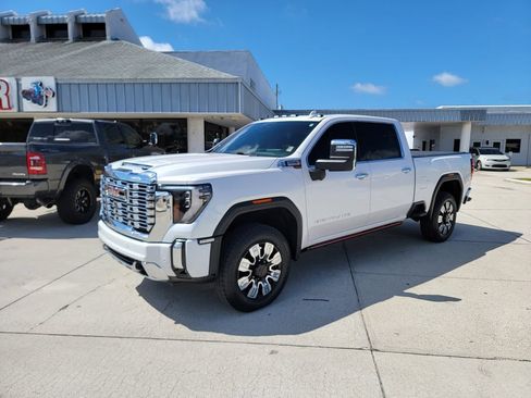 Used 2024 GMC Sierra 2500 Denali w/ Denali Reserve Package AWD/4WD image 1