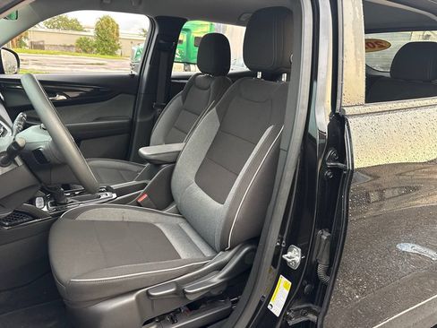 Used 2025 Chevrolet TrailBlazer LT FWD image 9