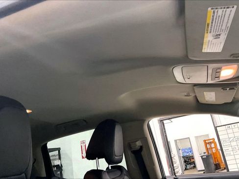 Used 2016 GMC Canyon SLT image 23