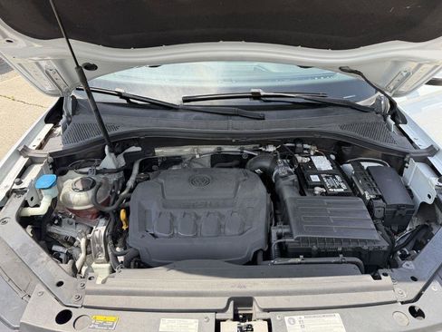 Used 2018 Volkswagen Tiguan SE w/ Panoramic Sunroof Package FWD image 19
