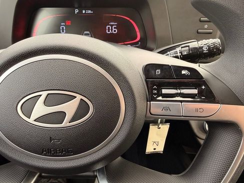Used 2025 Hyundai Elantra SE FWD image 16