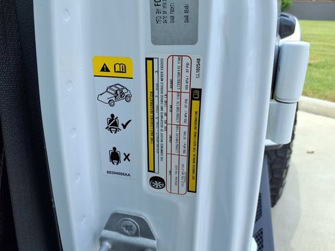 Used 2020 Jeep Gladiator Rubicon AWD/4WD image 36
