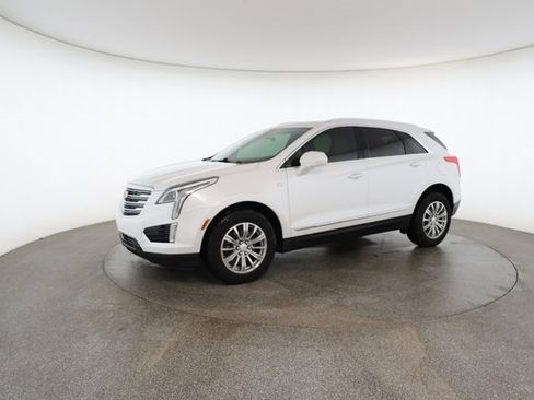 Used 2017 Cadillac XT5 Luxury w/ Driver Awareness Package image 3