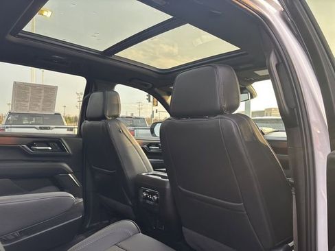Used 2025 GMC Yukon XL Denali w/ Sun & Power Step Package AWD/4WD image 39