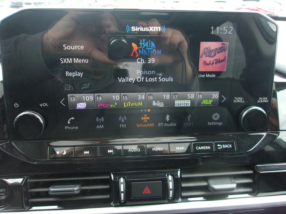 Used 2025 Nissan Pathfinder SL w/ SL Premium Package AWD/4WD image 15