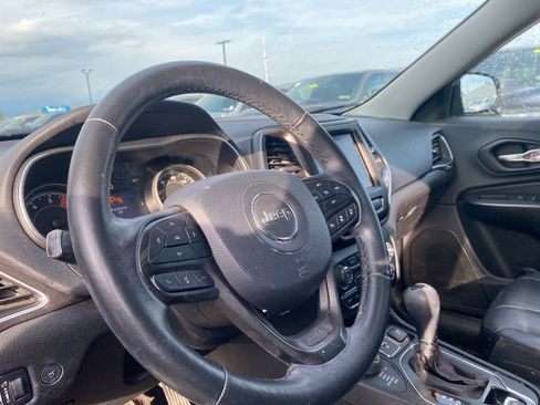 Used 2019 Jeep Cherokee Trailhawk image 8