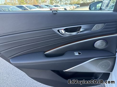 Used 2020 Kia K900 Luxury w/ VIP Package image 28