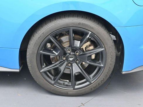 Used 2017 Ford Mustang GT Premium w/ Black Accent Package RWD image 33