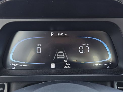Certified 2025 Hyundai Elantra SE FWD image 11
