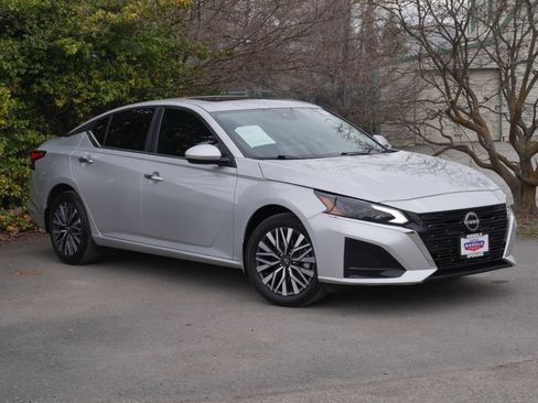 Certified 2024 Nissan Altima 2.5 SV w/ SV Premium Package image 8