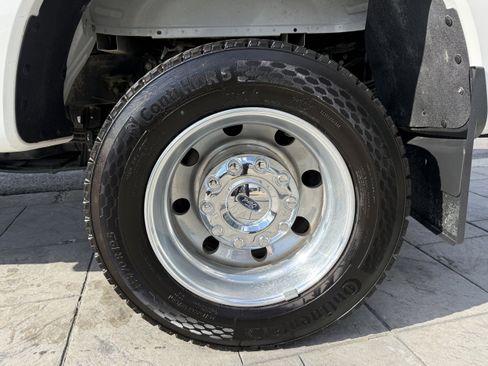 Used 2025 Ford F450 Platinum w/ FX4 Off-Road Package AWD/4WD image 39
