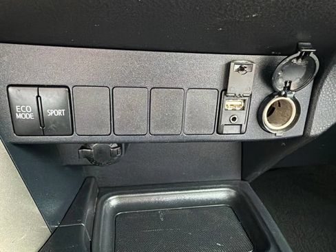 Used 2014 Toyota RAV4 LE FWD image 13