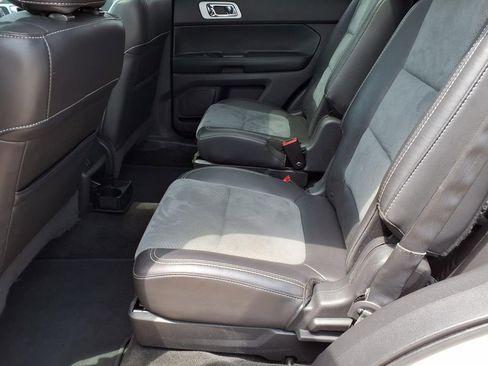 Used 2015 Ford Explorer XLT w/ Equipment Group 202B FWD image 27