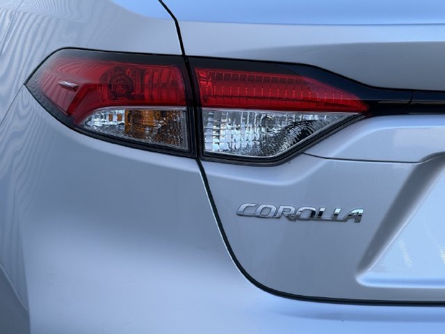 Used 2025 Toyota Corolla LE FWD image 6