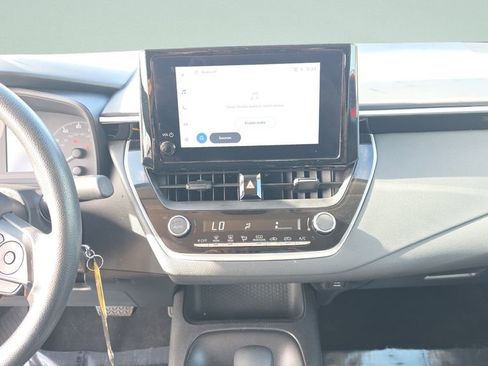 Used 2025 Toyota Corolla LE image 22