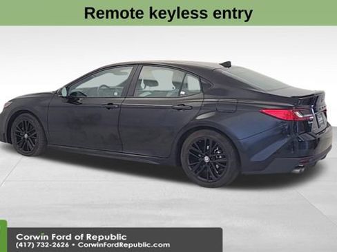 Used 2025 Toyota Camry SE image 5