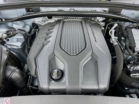 New 2026 Porsche Macan image 32