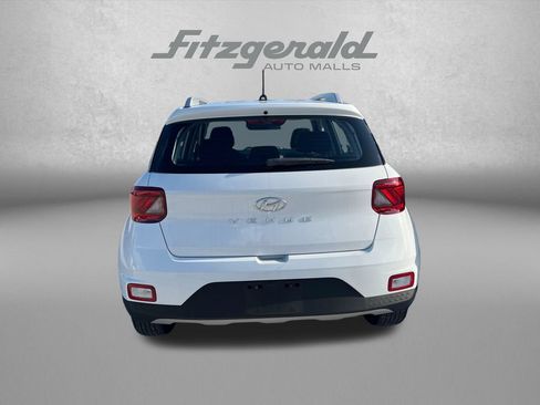 Used 2025 Hyundai Venue SEL FWD image 4