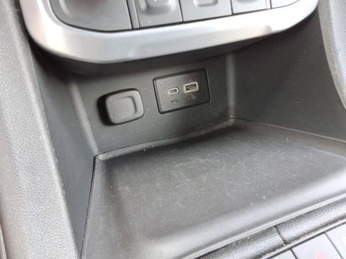 Certified 2020 GMC Acadia SLT FWD image 34