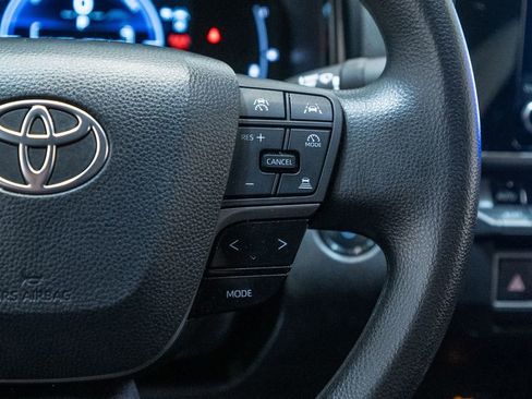 Used 2025 Toyota Camry LE image 28