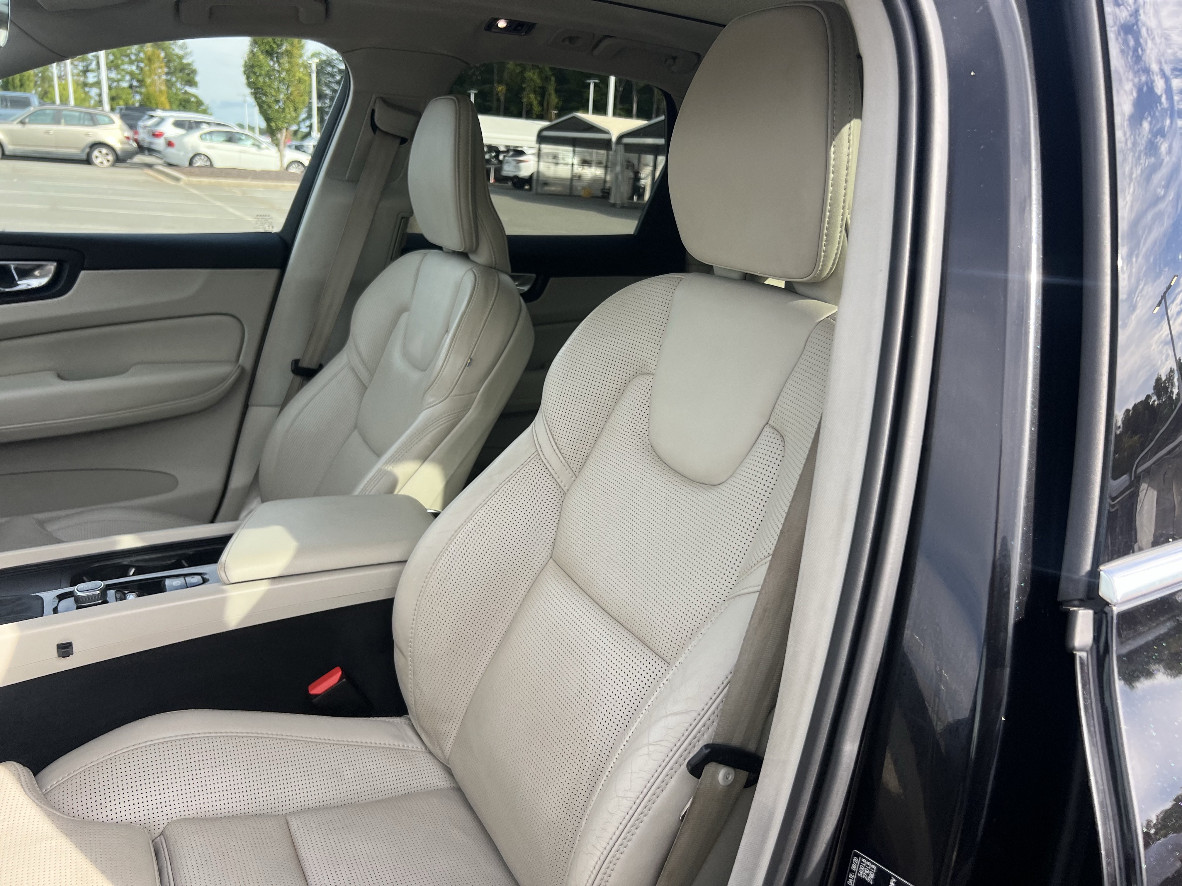 Used 2021 Volvo XC60 T6 Inscription w/ Protection Package Premier AWD/4WD image 17