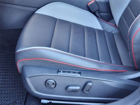 Used 2022 Volkswagen GTI SE image 22