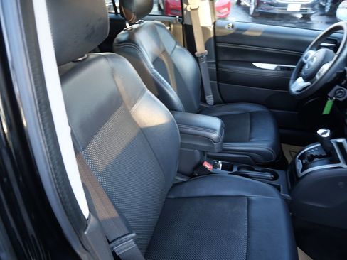 Used 2016 Jeep Compass Latitude image 29