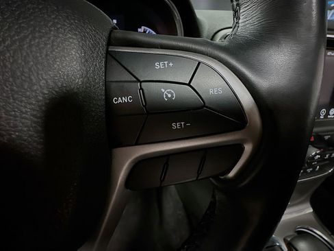 Used 2018 Jeep Grand Cherokee Limited w/ Luxury Group II image 38