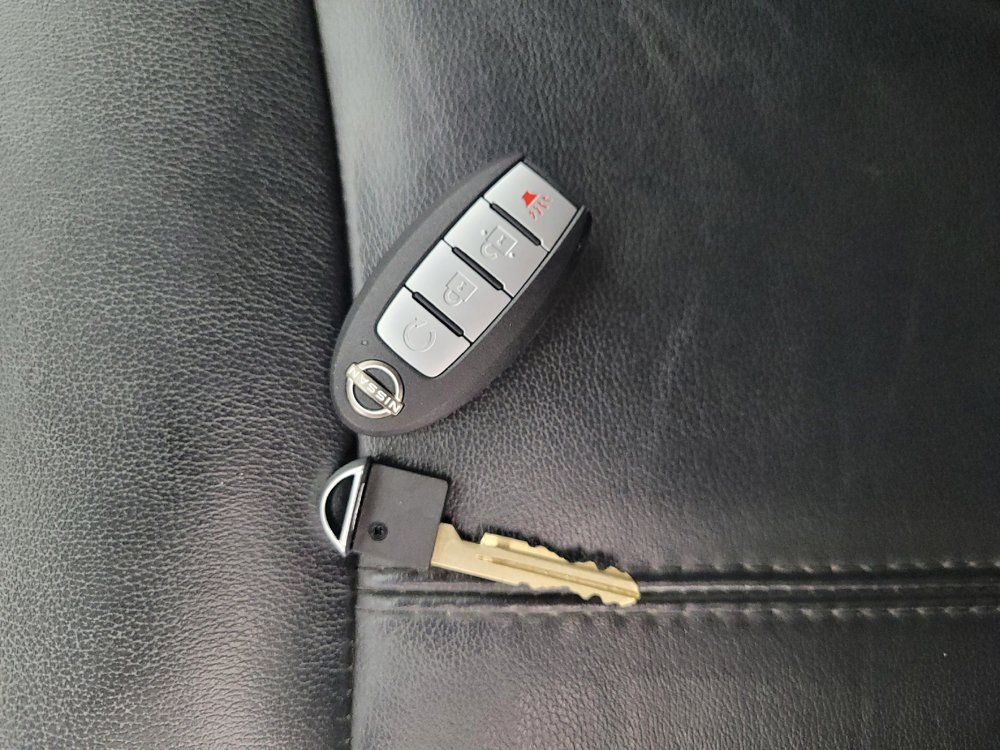 Used 2019 Nissan Pathfinder SL FWD image 32