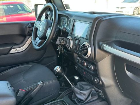 Used 2016 Jeep Wrangler Sahara w/ Connectivity Group AWD/4WD image 8