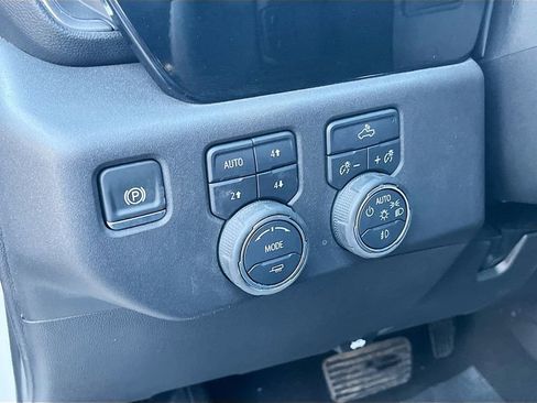 Used 2025 Chevrolet Silverado 1500 LT Trail Boss w/ Convenience Package II AWD/4WD image 10