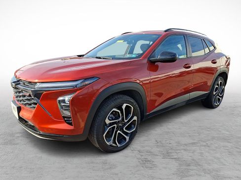 Certified 2024 Chevrolet Trax RS w/ Driver Confidence Package image 4